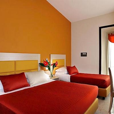Scott House Hotel 3*